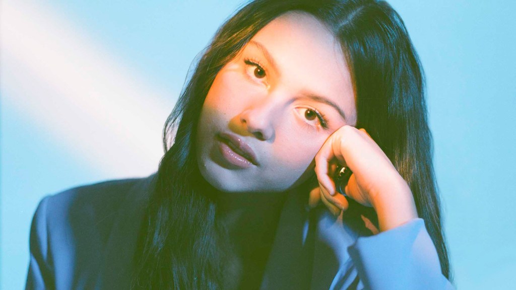 Olivia Rodrigo is now veeeery comfortably ahead in UK No1&nbsp;race